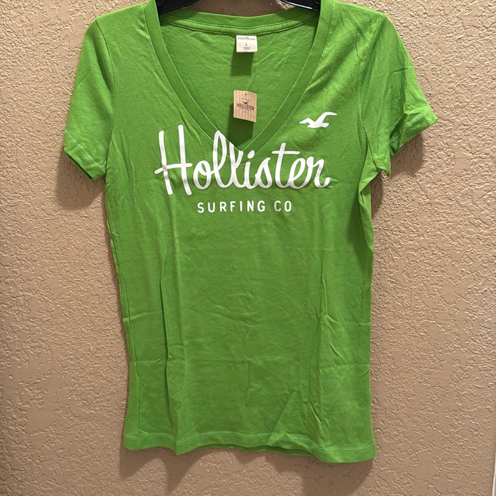 NWT Very Vintage, Rare & HTF Hollister Surfing Co.  Top. Green/white lettering